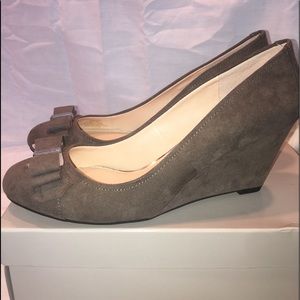 Women’s Jessica Simpson Grey Suede Savitaa Wedges